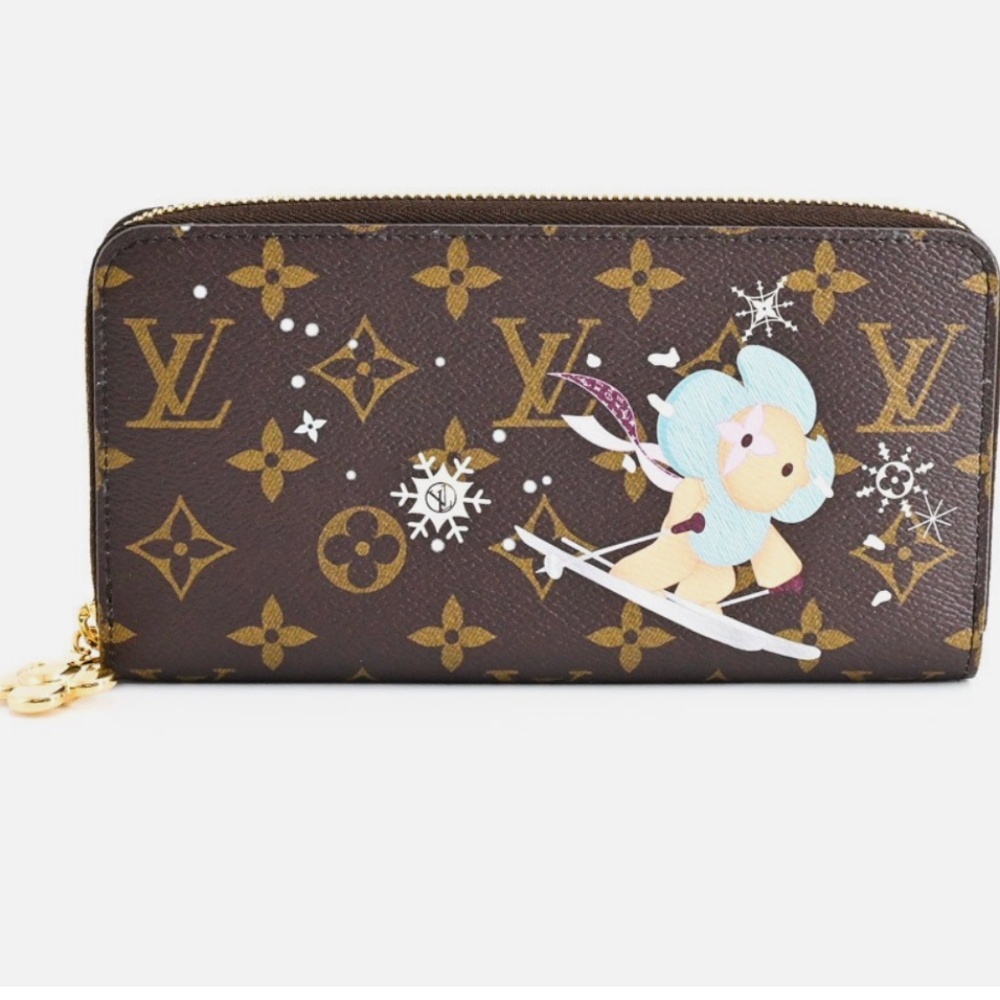 LOUIS VUITTON Zippy Wallet Light Blue